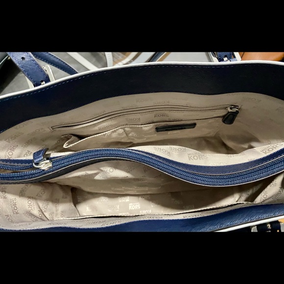 Michael Kors Bag - Picture 3 of 8